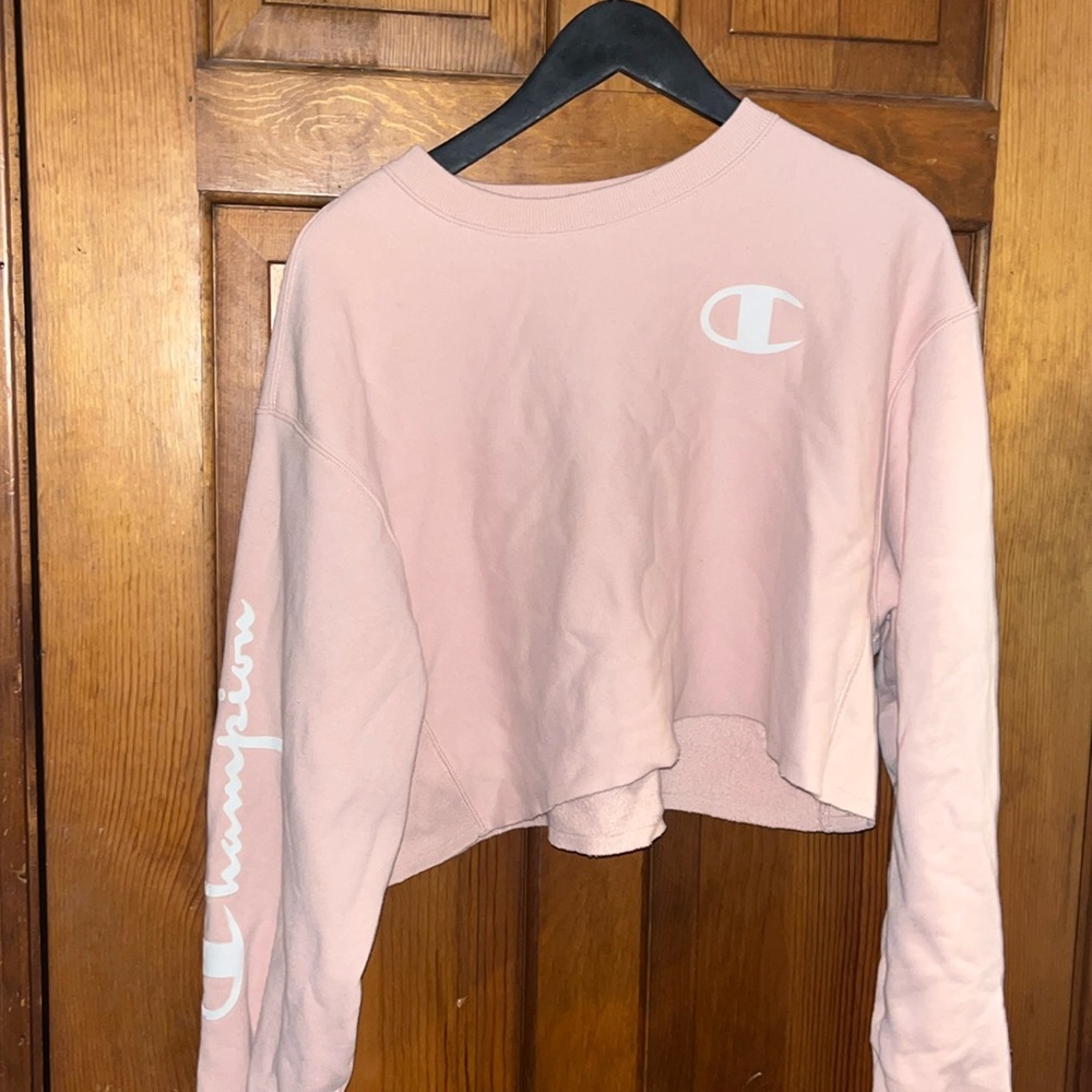 Champion light pink cropped crewneck. Size L.
